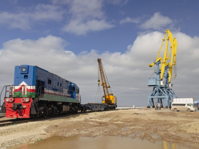 Акционерная компания «Железные дороги Якутии» завершила строительство и сдала в эксплуатацию подъездной путь от станции Нижний Бестях до грузового терминала ЛОРПа.